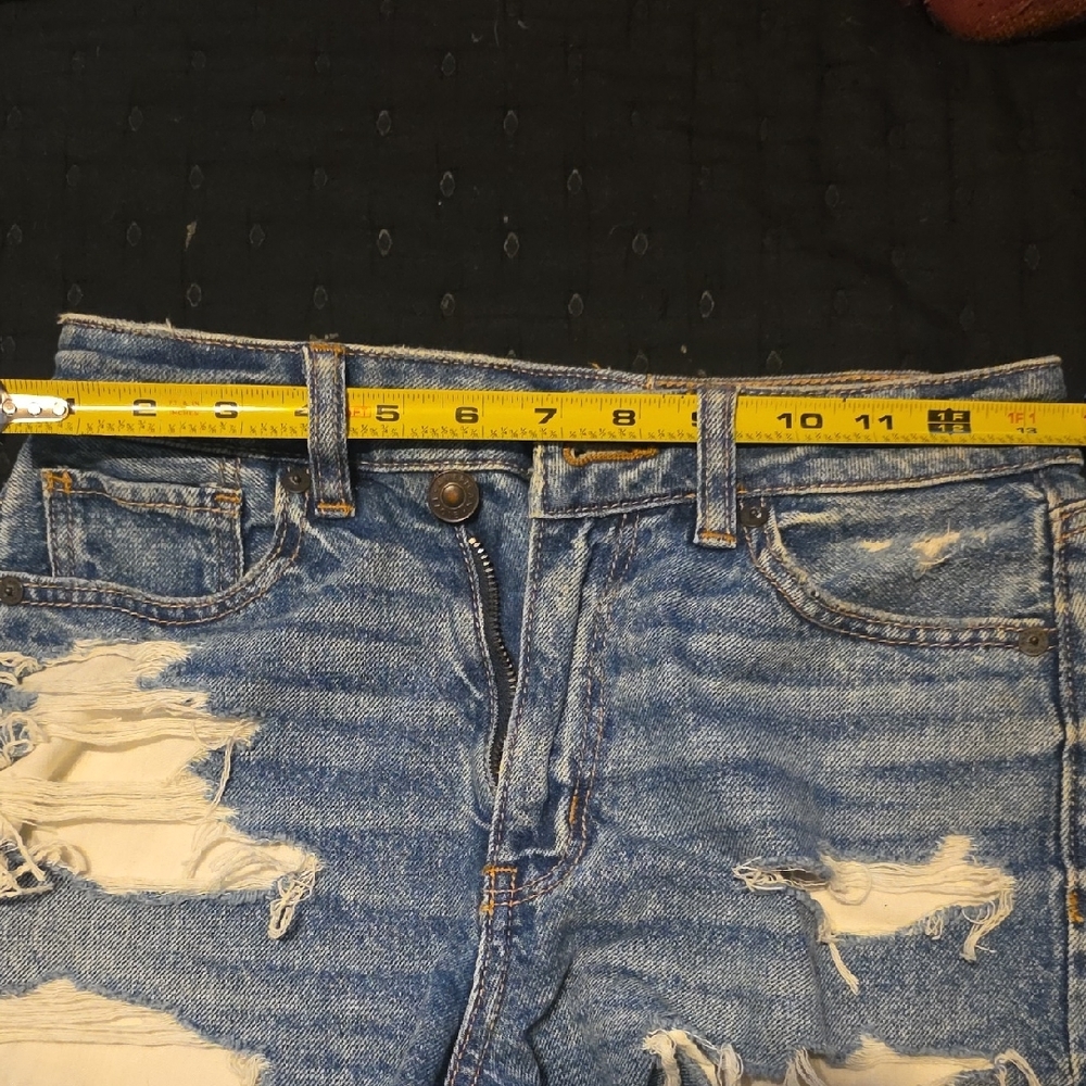American Eagle Super Hi-Rise Dual Button Ripped Blue Jean Mom Shorts 00 - Picture 5 of 9